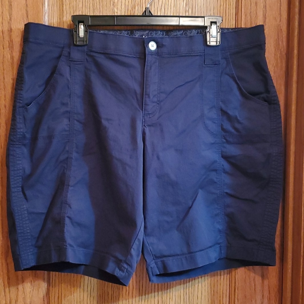 EUC Womens Navy Lee Comfort stretch shorts, sz 16W.